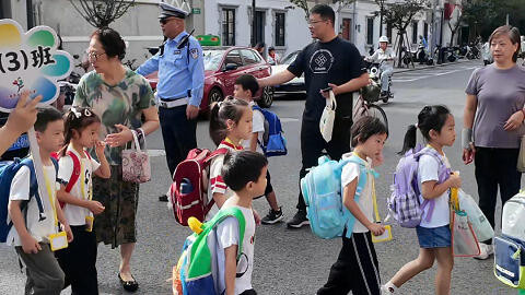上海185万名中小学生开学"开学第一课"丰富多元