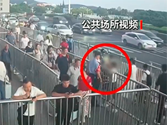 南京8岁儿童火车站内走失 民警快速寻回