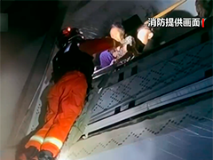 浙江苍南强降雨致房屋被淹 被困群众紧急转移