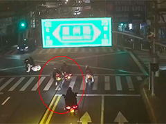 上海 男子深夜骑摩托车"炸街"被罚200元