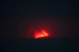 喀拉喀托之子火山持续喷发 受火山灰影响 印尼多个机场临时关闭
