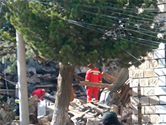 玻利维亚一军营发生爆炸 14人失联 搜救持续 家属质问爆炸原因