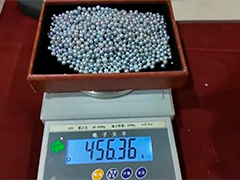 深圳:千颗珍珠"贴身"闯关 被海关截获
