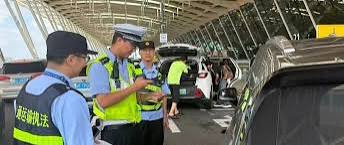 上海"出租车抛客甩客专项整治"行动见成效