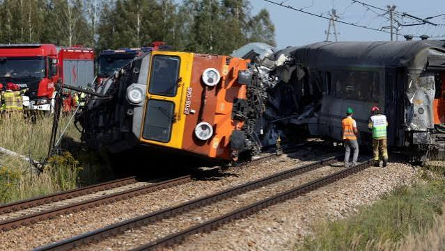 波兰火车脱轨 造成1人死亡