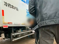 记者调查:"黑加油站"为何屡禁不绝? 1公里国道扎堆近20家黑加油点