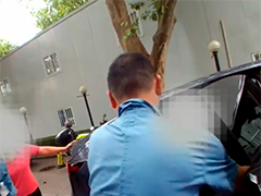 孕妇突发羊水破裂 民警开辟"生命通道"