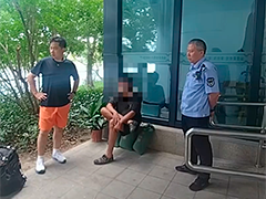 上海青浦民警周末街头骑行 一眼锁定涉诈嫌犯