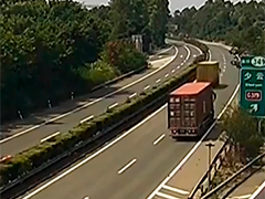 成渝环线高速 大货车任性倒车 罚款200元记12分