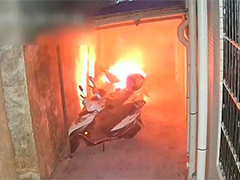 广东中山 电动车突然起火 防火墙保住户平安