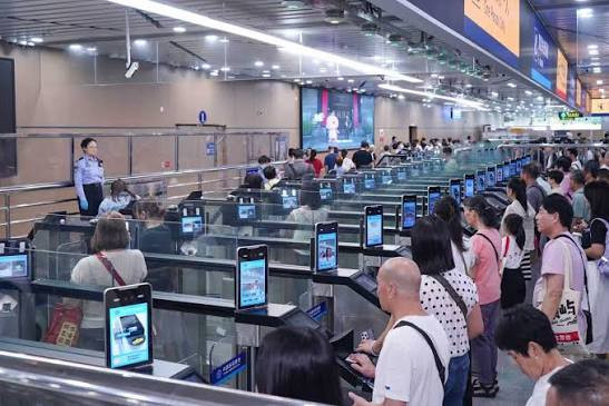中秋国庆假期将至 全国口岸预计将迎来出入境高峰