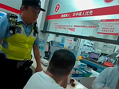醉驾司机遇上临检 倒车逃避现场被抓