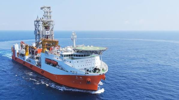 "梦想"号南海试钻成功 钻获深海洋盆玄武岩样品