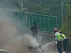 台金高速 烟头引发货车起火 高速交警快速处置