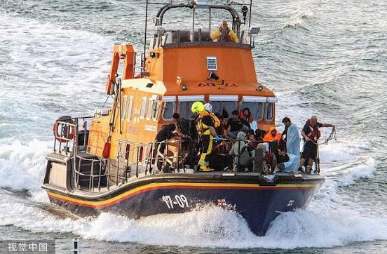 一移民船在英吉利海峡倾覆 3人死亡