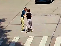 浙江绍兴 护士下班途中救助摔倒老人 彰显医者担当
