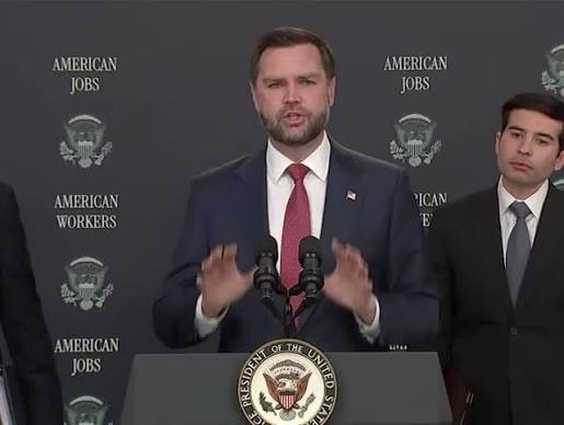 美政府暂停多家科技企业外籍员工绿卡申请