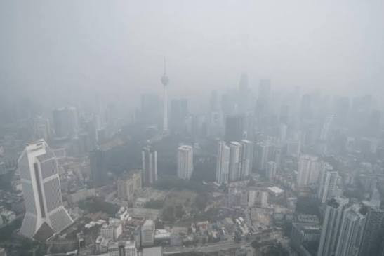 马来西亚多地烟霾持续 上千所学校停课