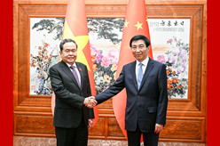 王沪宁会见越南国会主席